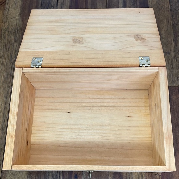 Winchester Wooden Ammo Box - Picture 5 of 14